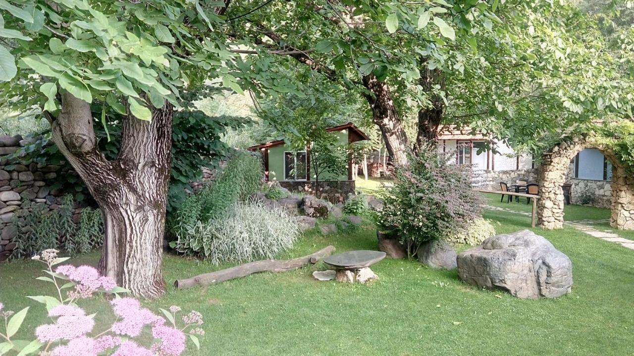Bed and Breakfast Eco Garden Діліжан Екстер'єр фото